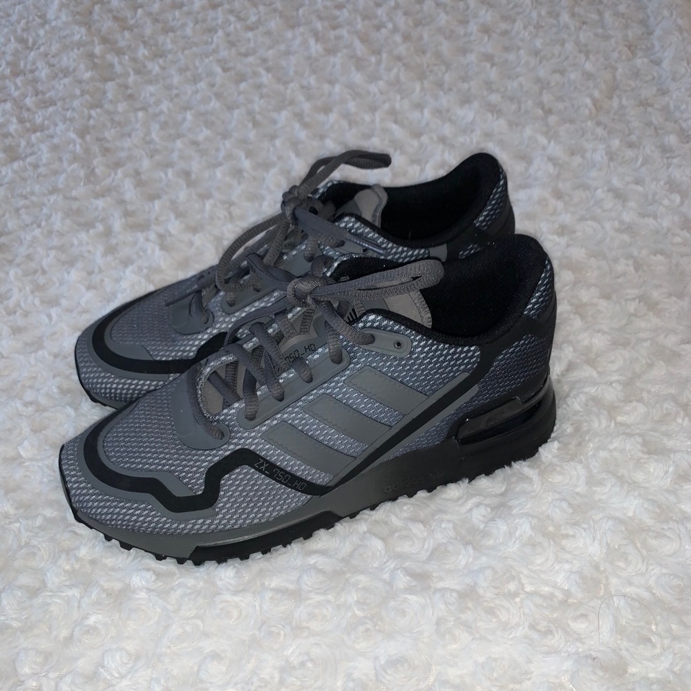 Women’s Adidas’s sneakers